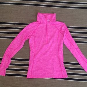 Active wear. Fitted pullover top